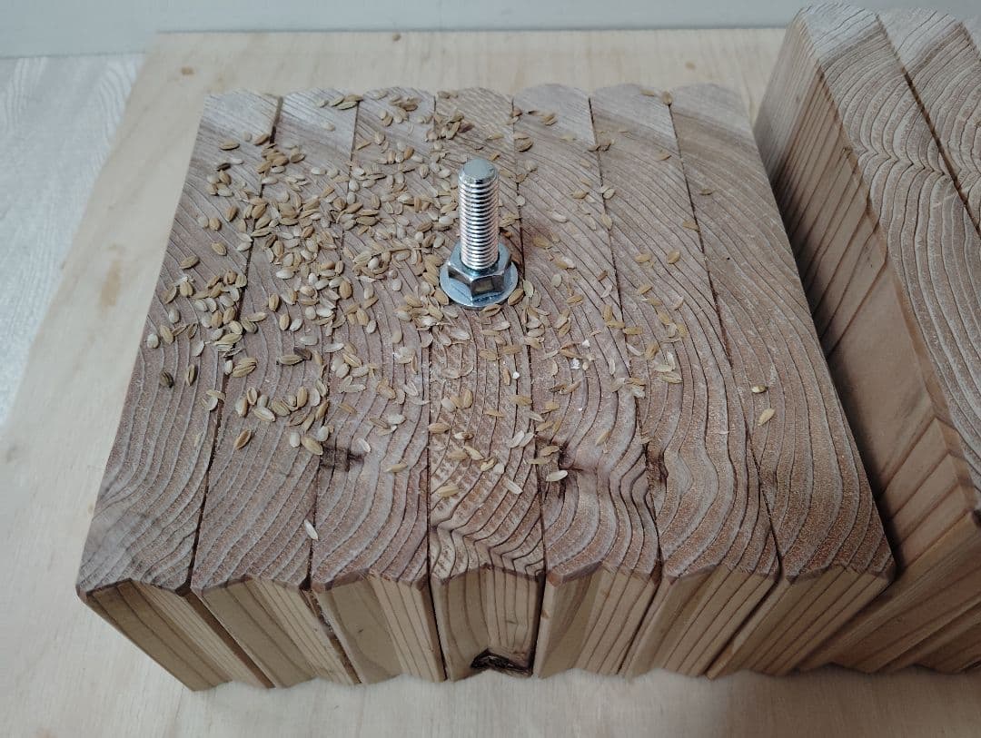 回転式籾擦り機(小型 回転軸ボルト、上部投入タイプ)