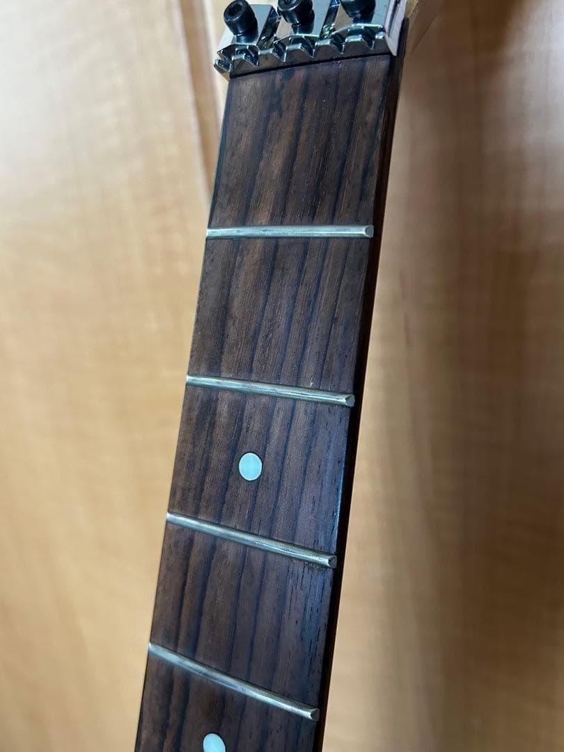 ミュージックマン風　カスタム抜け殻ギター