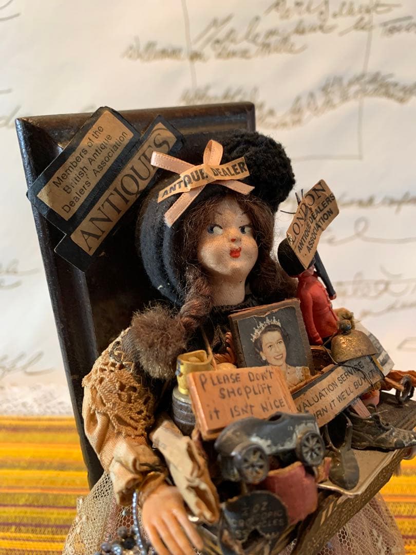 イギリス製　アンティーク　レアなロンドンアンティークショプの看板娘の人形！