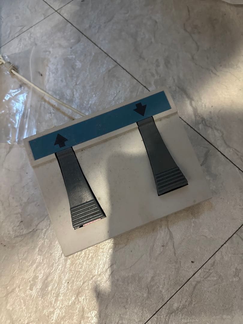 電動　エステベッド　マッサージテーブル ブラウン U字型ヘッドレスト付き