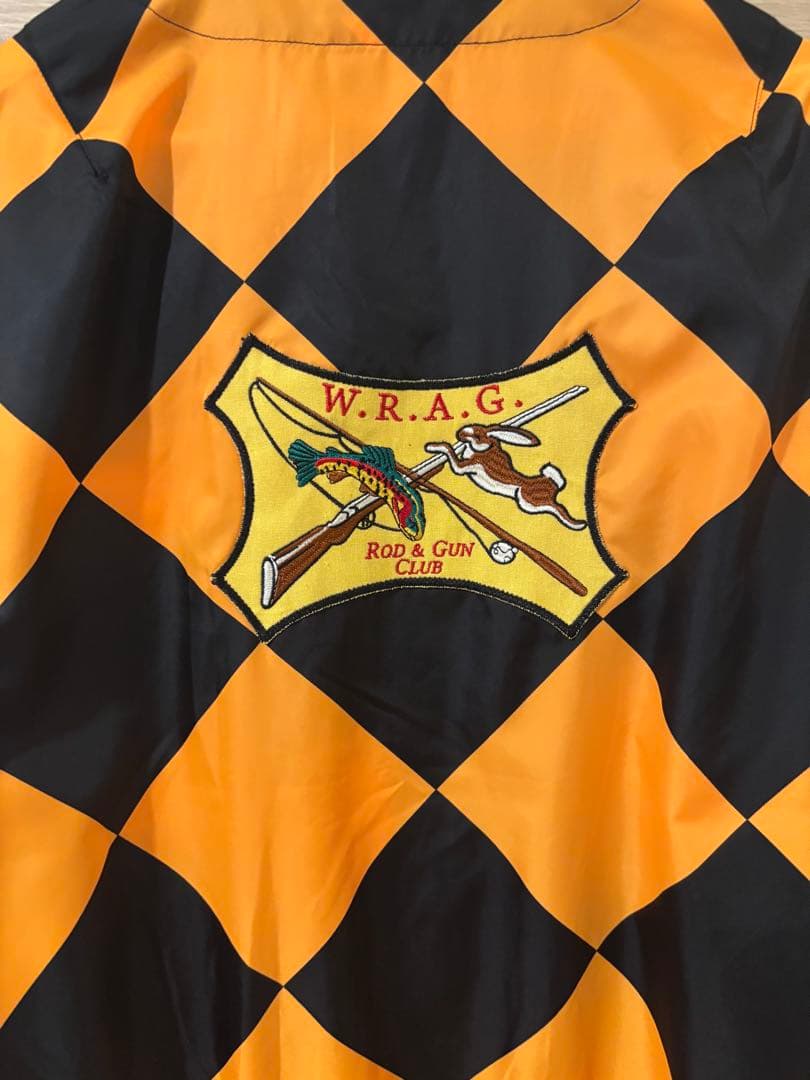 オレンジと黒のチェック柄ナイロンジャケット