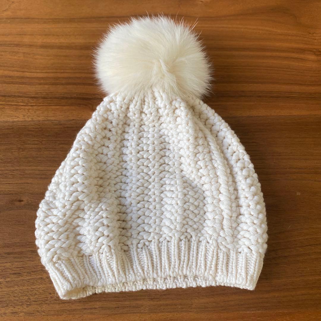 モンクレール　ホワイト ポンポン付きニット帽