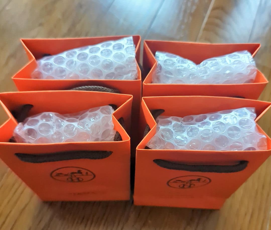 HERMES リップバーム ホワイト　新品、未使用　4個　専用