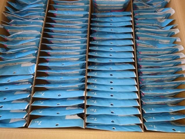 ハイパーブロックマスク エリカラ ナチュラルホワイト ふつう 7枚 × 80袋