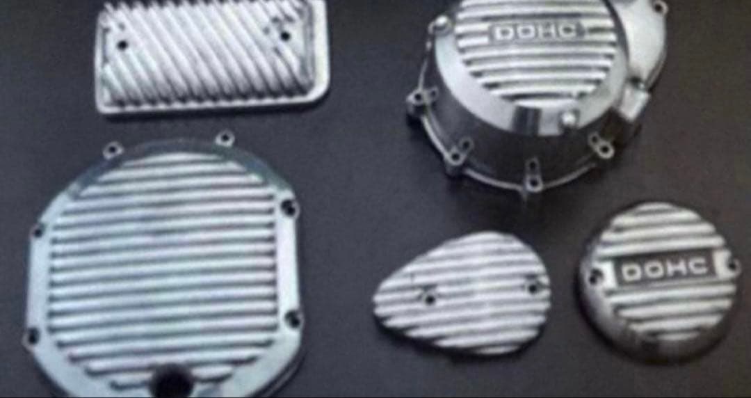 送料込み新品未使用　Z1Z2用ポリッシュ仕上げドレスアップカバーセット