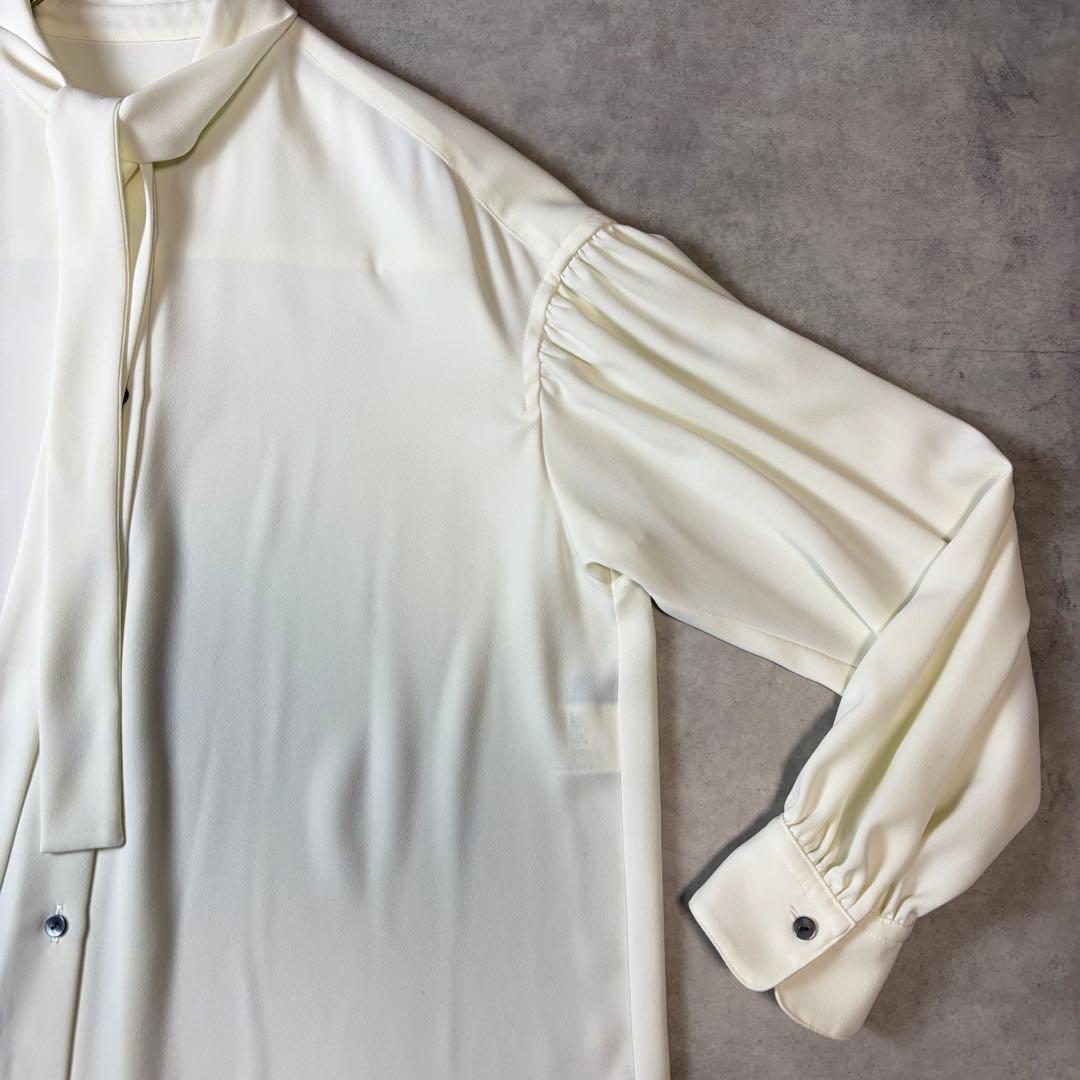 美品 allureville ジョーゼット ボウタイブラウス オフホワイト