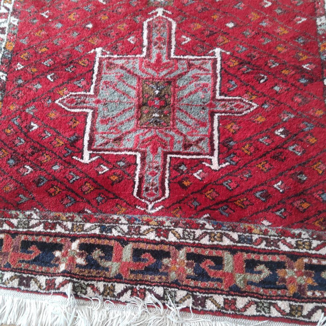 イランのラグ　村の絨毯