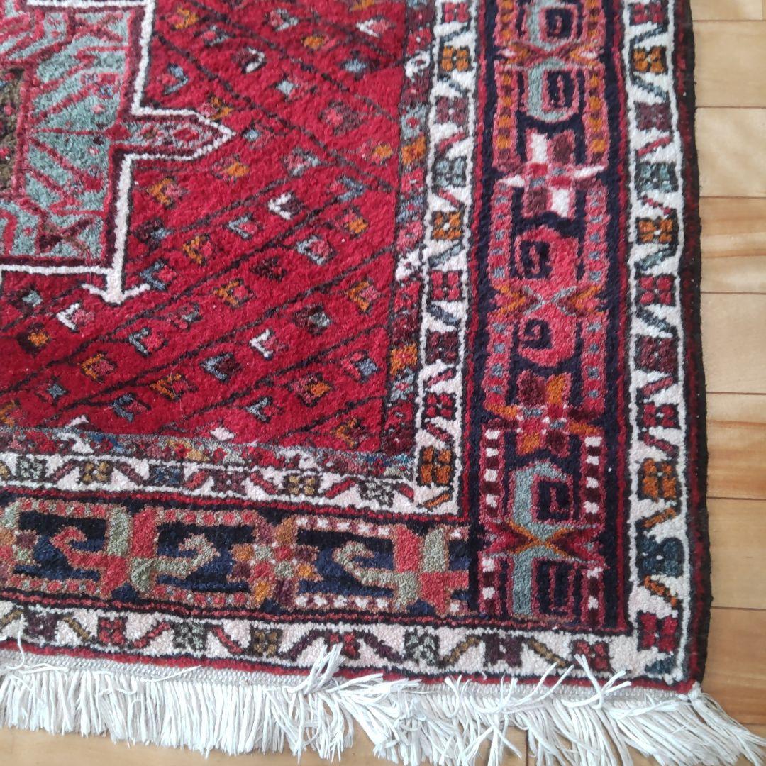 イランのラグ　村の絨毯