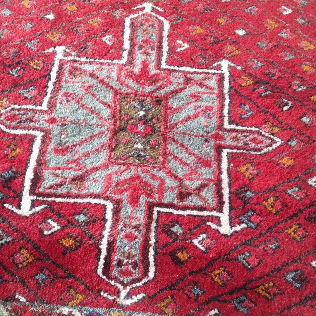 イランのラグ　村の絨毯