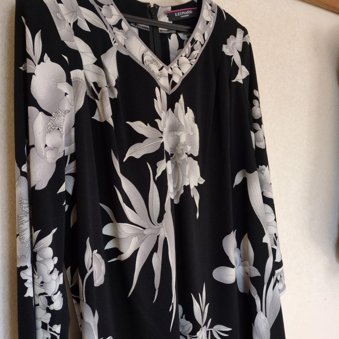 近年レオナール　人気花柄 Vネック 7分袖 カンカンチュニックのみ