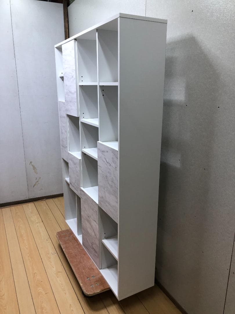 LOWYAの大理石風　本棚 シェルフ ディスプレイ 縦型 250414-11