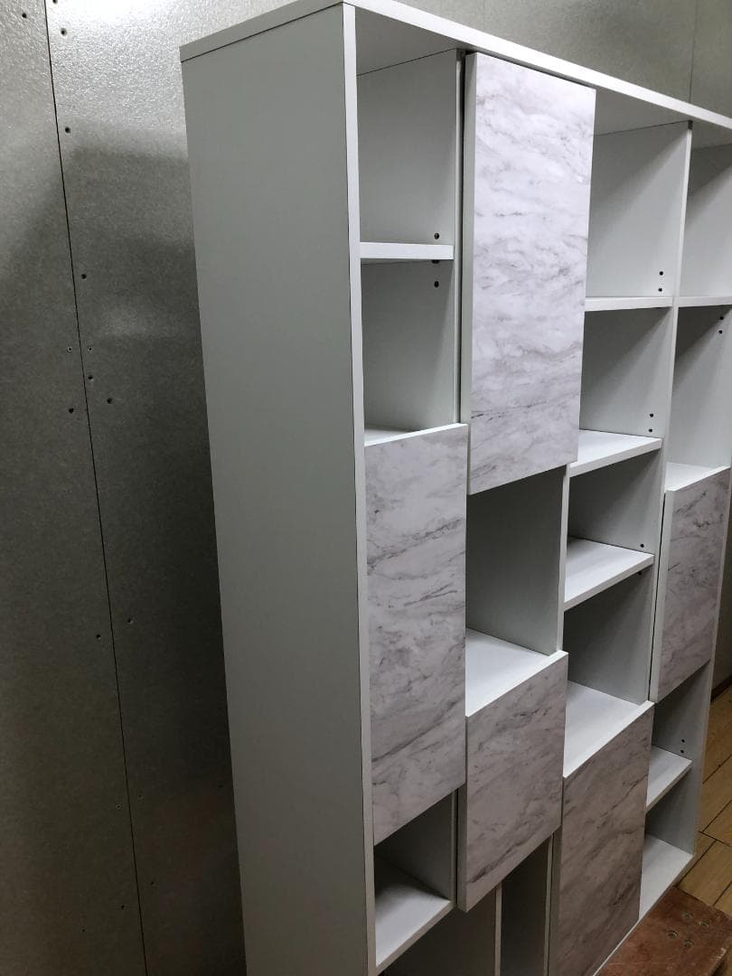 LOWYAの大理石風　本棚 シェルフ ディスプレイ 縦型 250414-11