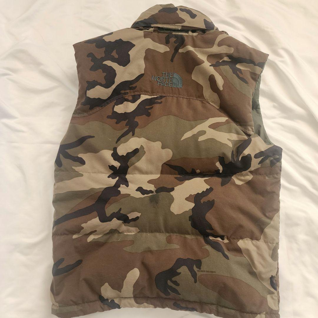 ノースフェイス ヌプシ ダウンベスト 迷彩 カモフラ センターロゴ 刺繍