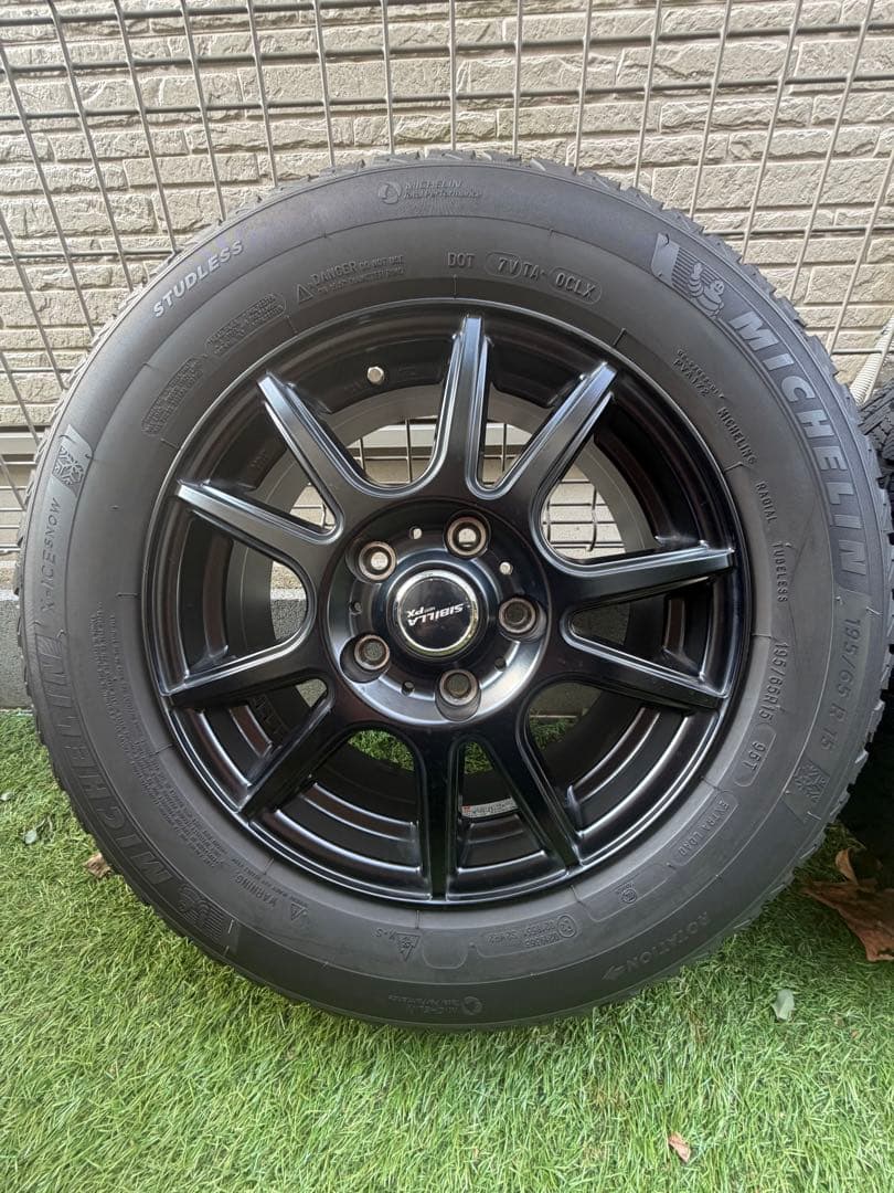ミシュランスタッドレスタイヤ 195 65 R15 ノア80系 21年製