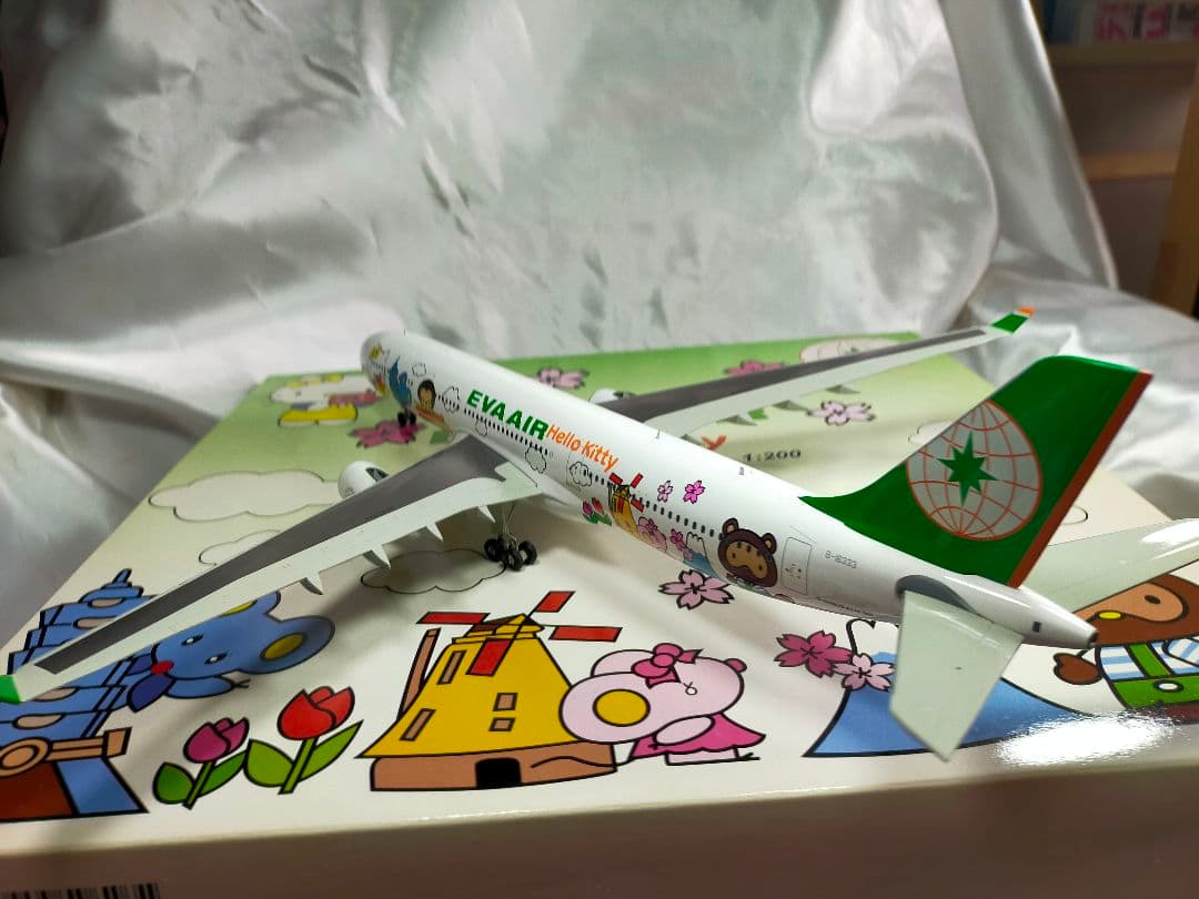 1/200 エバーエアー エアバスA330-300　ハローキティアラウンド〜