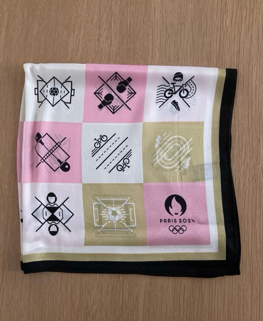 【新品・非売品】2024 パリオリンピック オフィシャルホスピタリティ　スカーフ