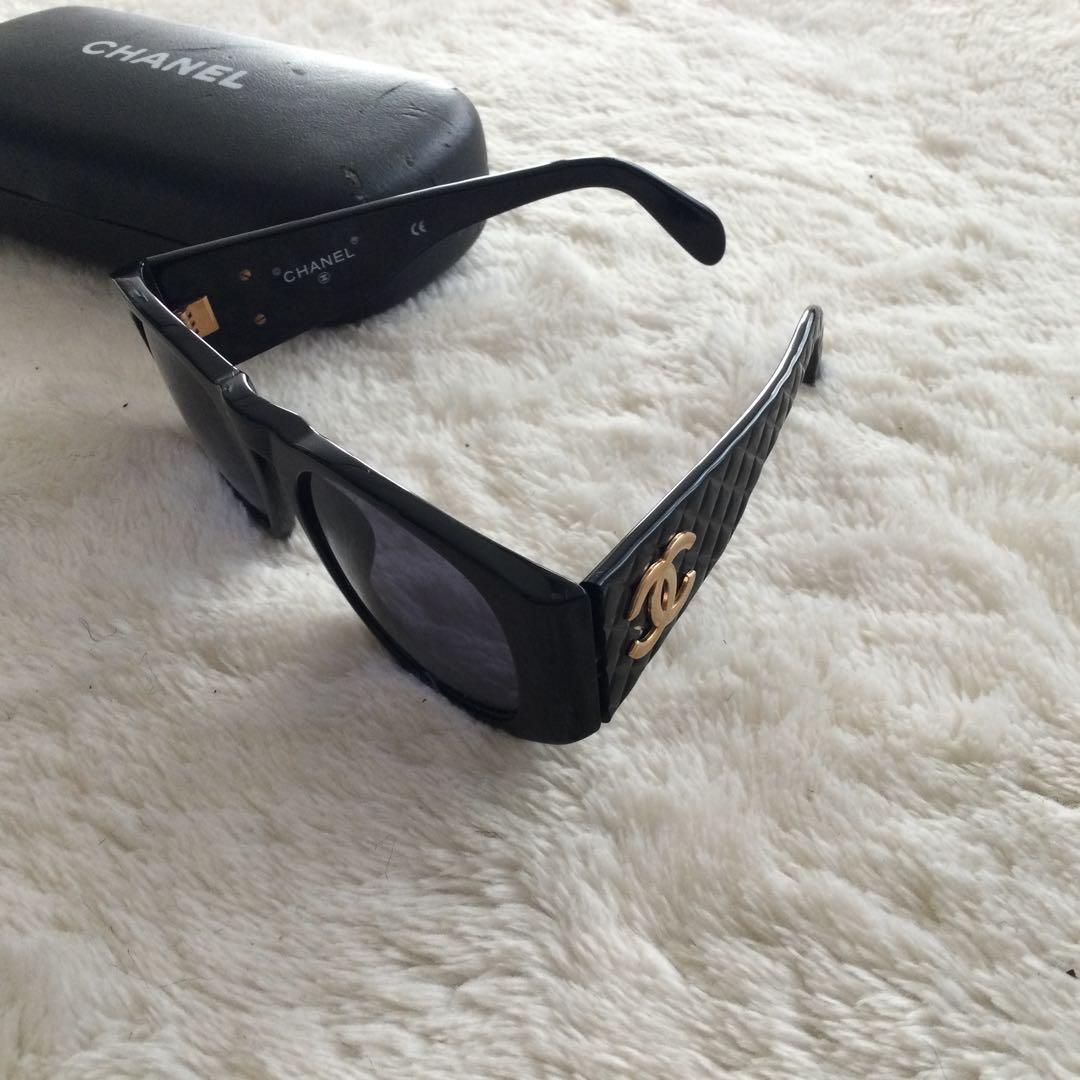 CHANEL ブラック サングラス ゴールドロゴ 小さめ