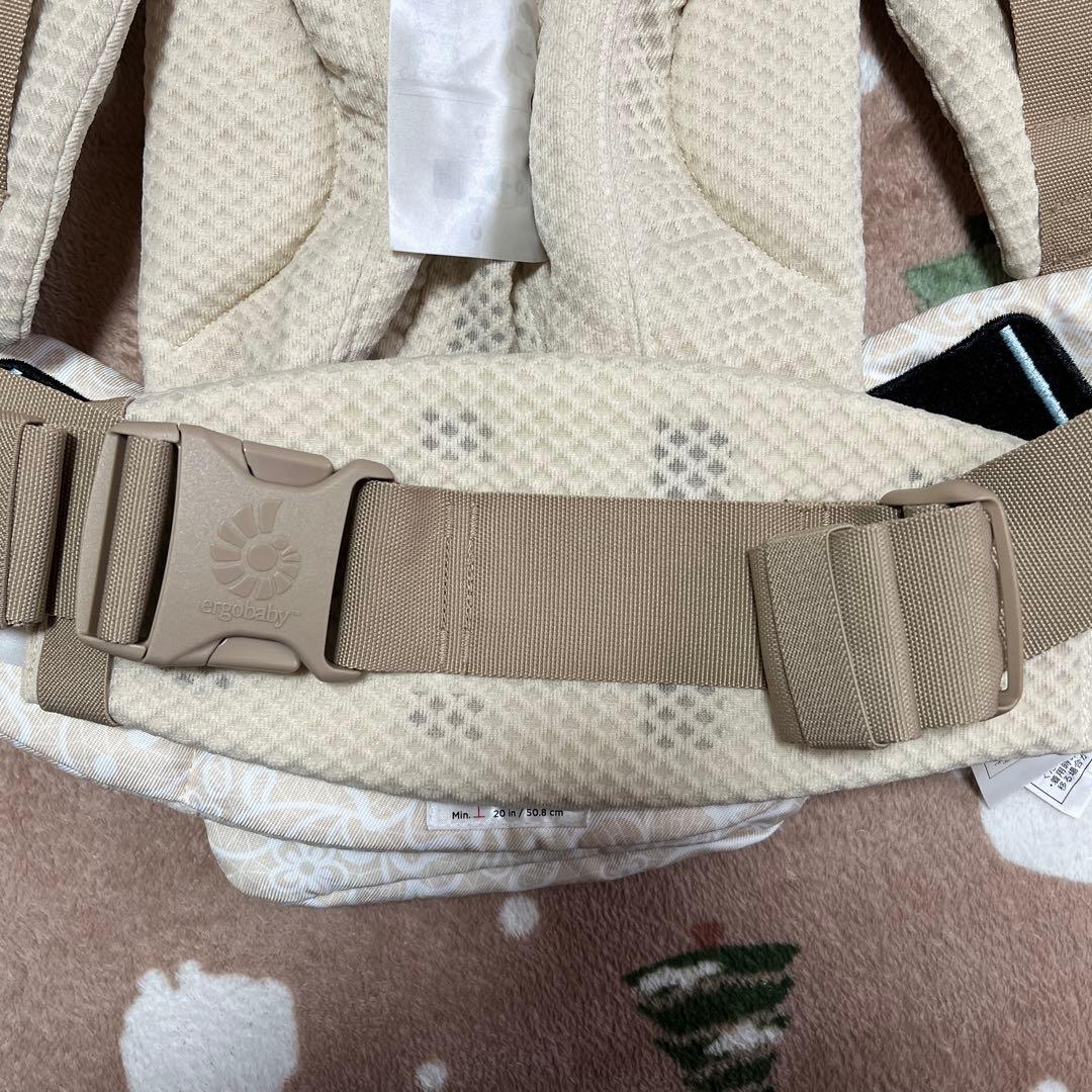 ergobaby 花柄抱っこ紐 ベージュ OMNIカードとよだれパッド付き