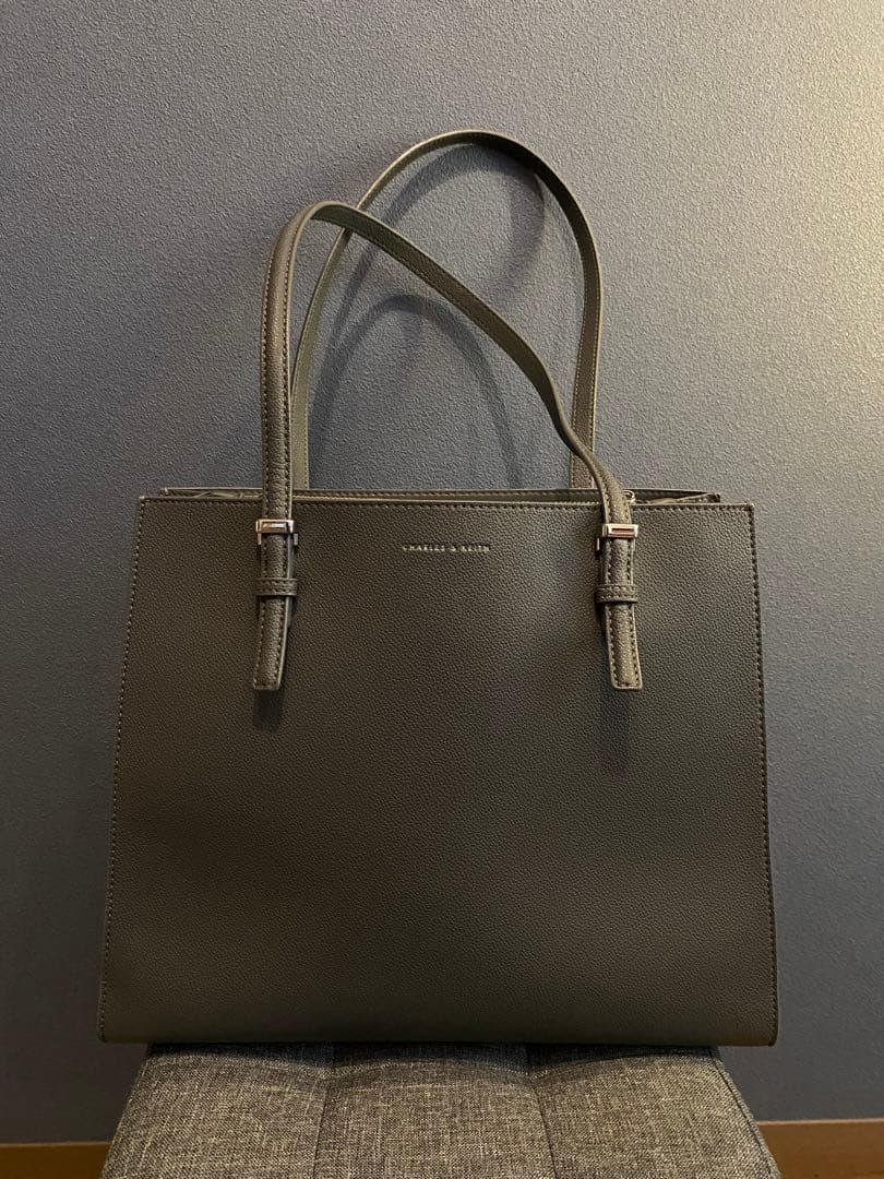 【美品】CHARLES&KEITH レザートートバッグ　グレー