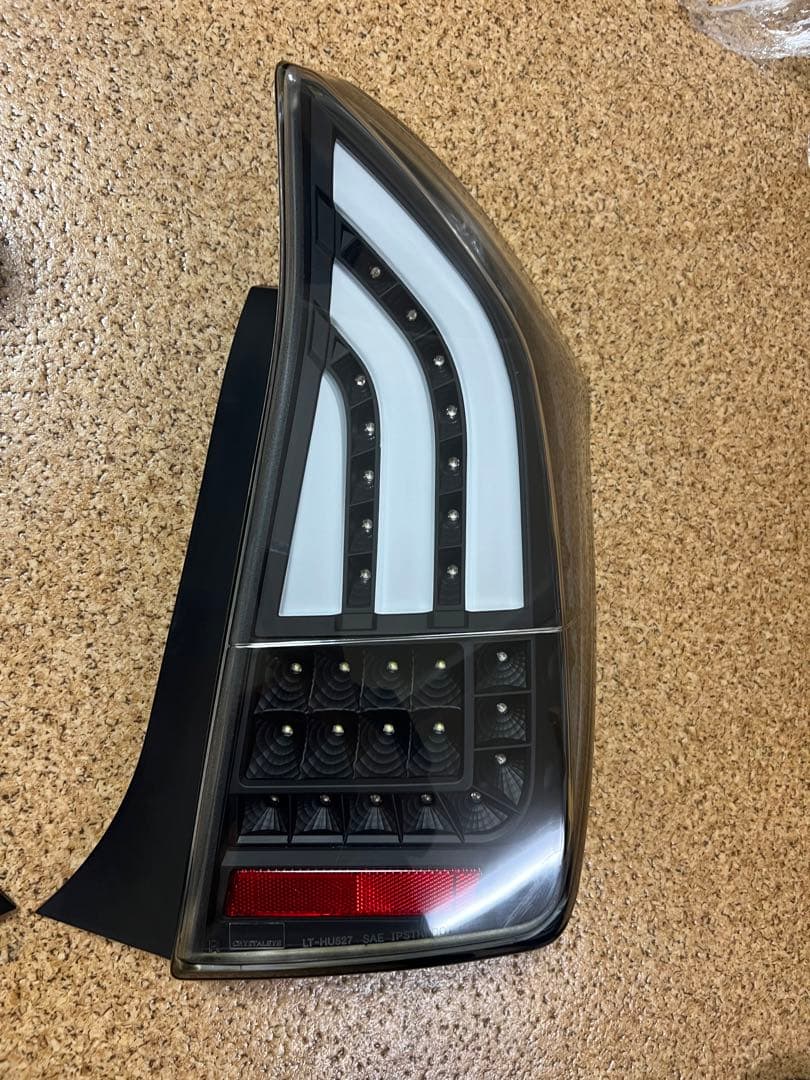 ZVW30プリウスファイバーフルLEDテールランプ V4 流れるウインカータイプ