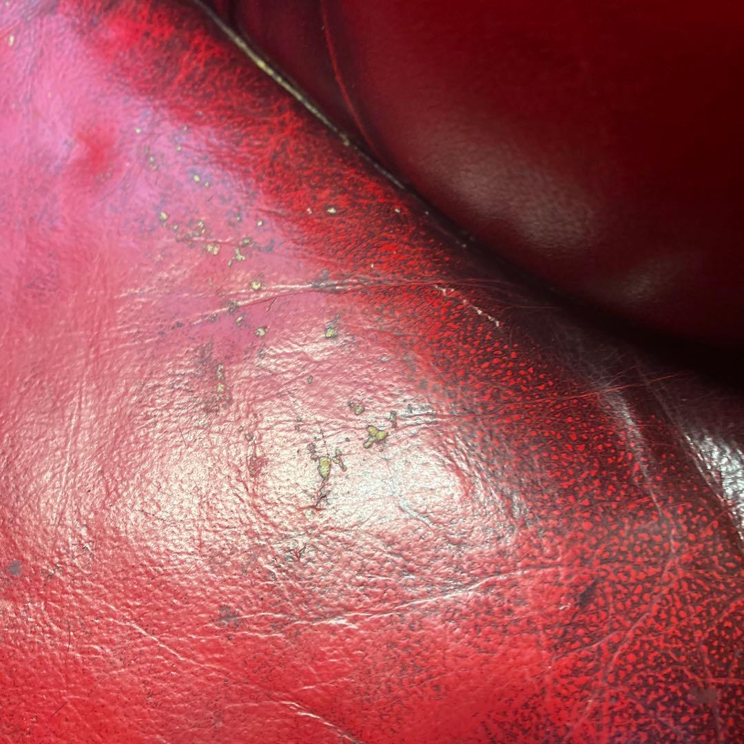 赤いレザー チュフテッドソファ 2人掛け