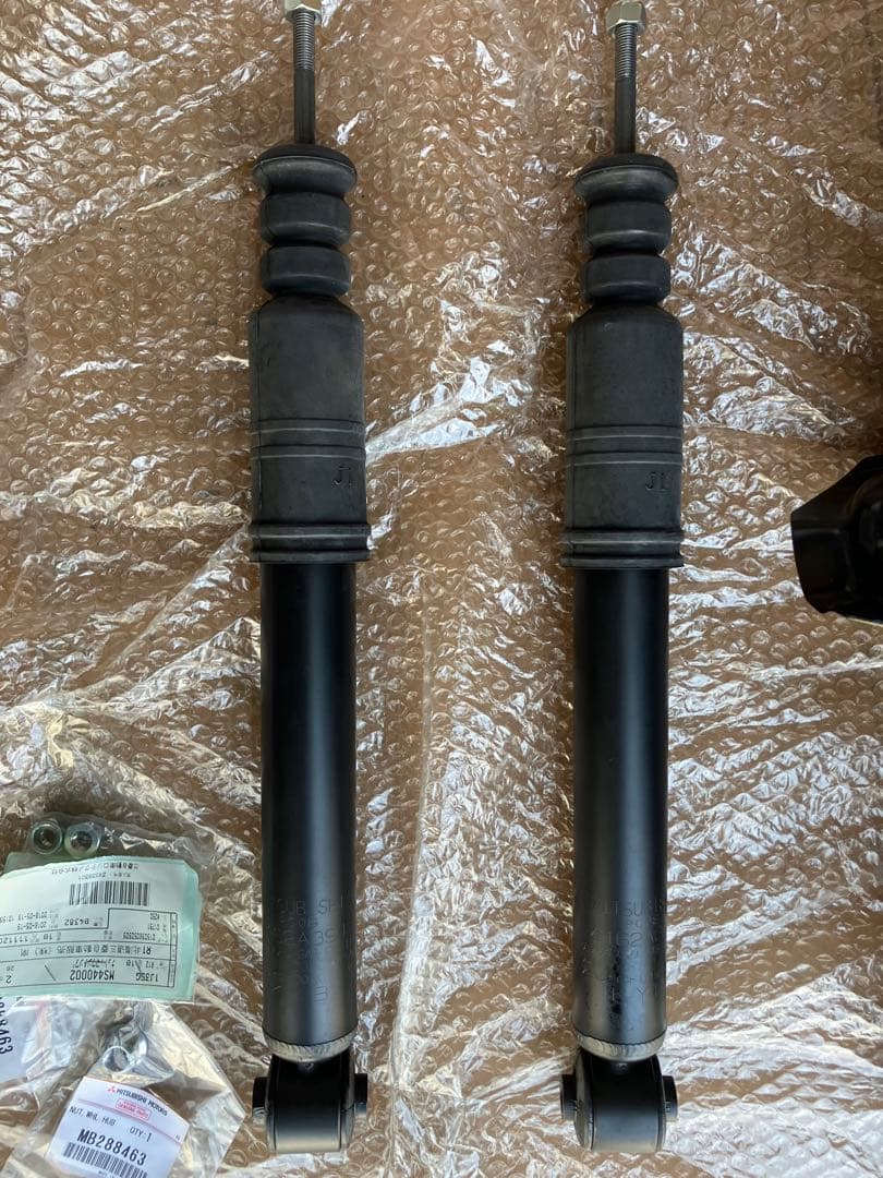 三菱デリカD5(CV1W)純正ショックアブソーバー(新車取り外し品)