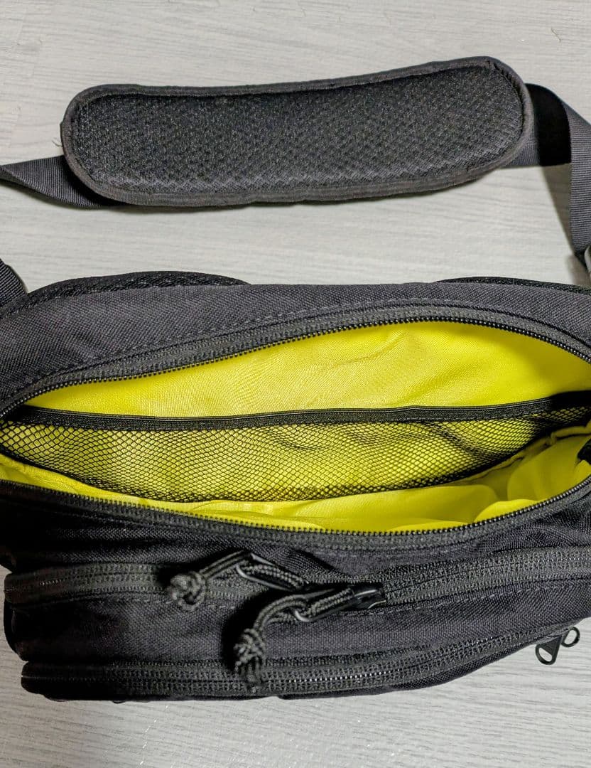 美品　Hugoo ショルダー型　ヒップシート　箱　収納袋付き