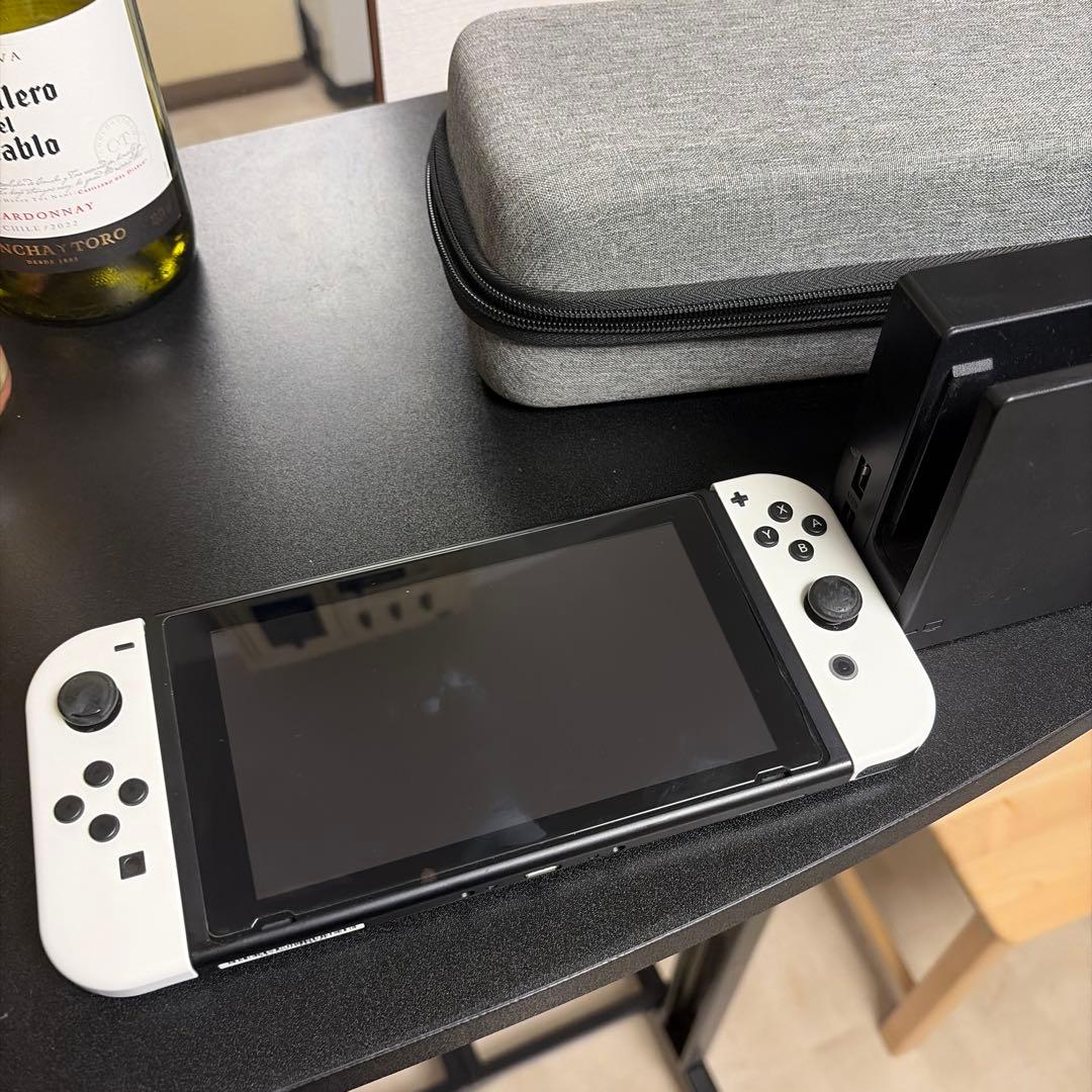 Nintendo Switch 本体 ホワイト/ブラック キャリングケース付き