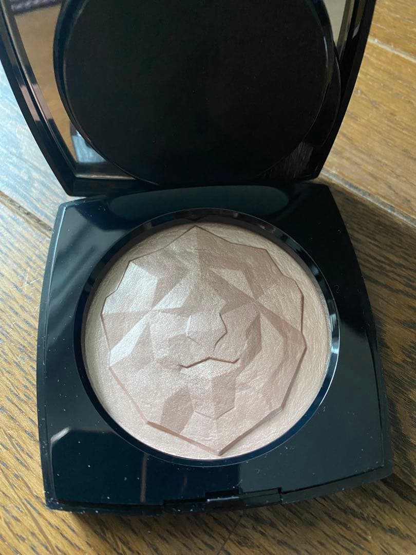 ♥新品未使用♥ CHANEL メイクアップ　ノベルティエナメルポーチ レッド