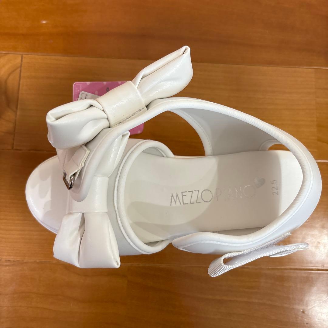 メゾピアノジュニア　リボン付きホワイト厚底サンダル　S(22〜22.5cm)