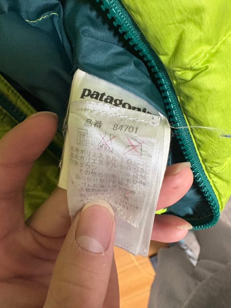パタゴニア ダウンセーターフーディ ダウンジャケット　ライムグリー