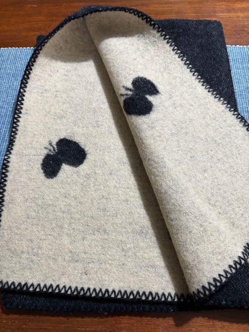 ミナペルホネン×クリッパンエコウールミニブランケット　ブラック×ベージュ最終価格