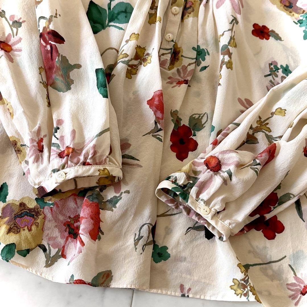 美品 エポカ シルク100% フラワープリントブラウス イタリア製 アイボリー