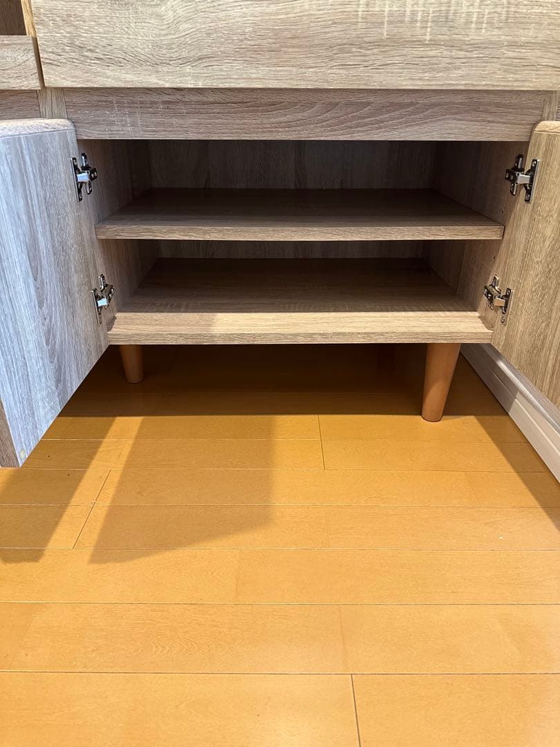 2年使用の美品　木製食器棚 引き出し付き