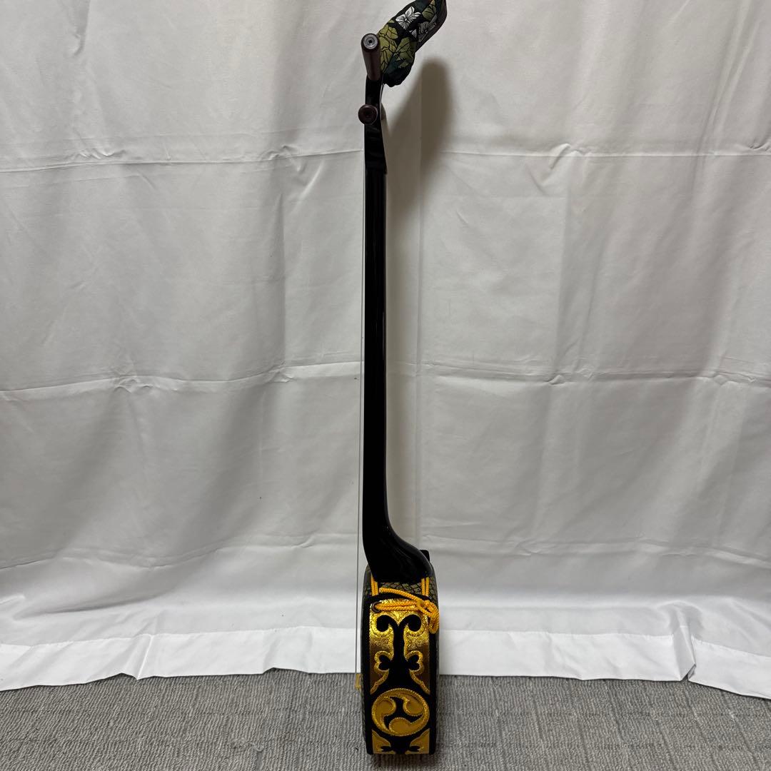 B076 沖縄 三線 蛇三線 人工皮 蛇柄 三味線 和楽器 ケース 付き