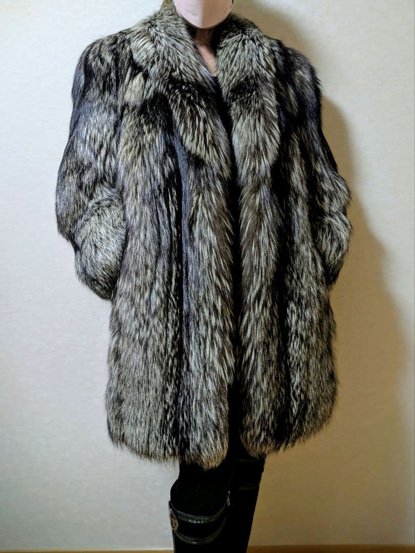 美品シルバーフォックス毛皮コート ロイヤルサガフォックス リアルファー大きめ
