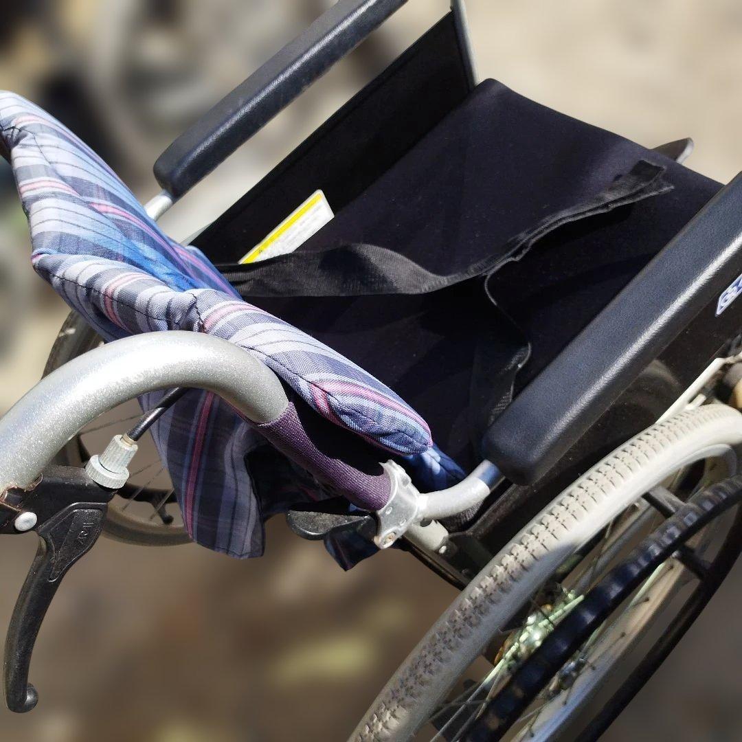 チェック柄 自走用車椅子