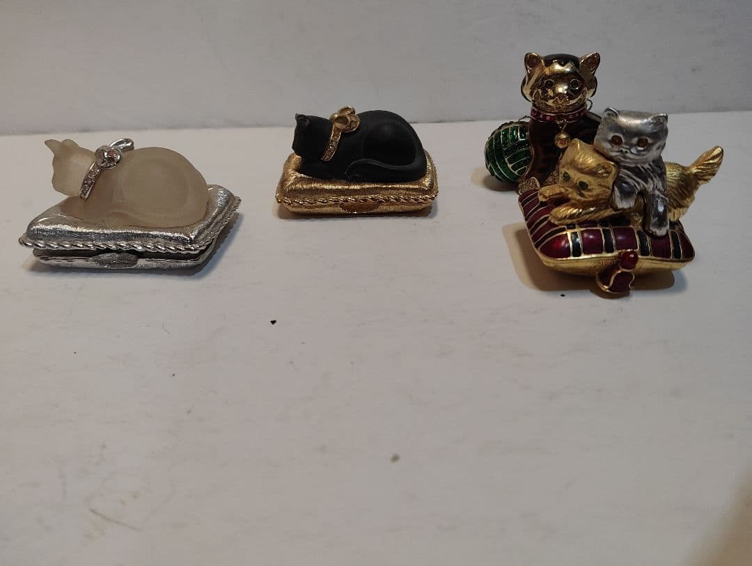 コレクター必見　希少　置物　エスティーローダー　練り香水　空も有り　本体のみ4点