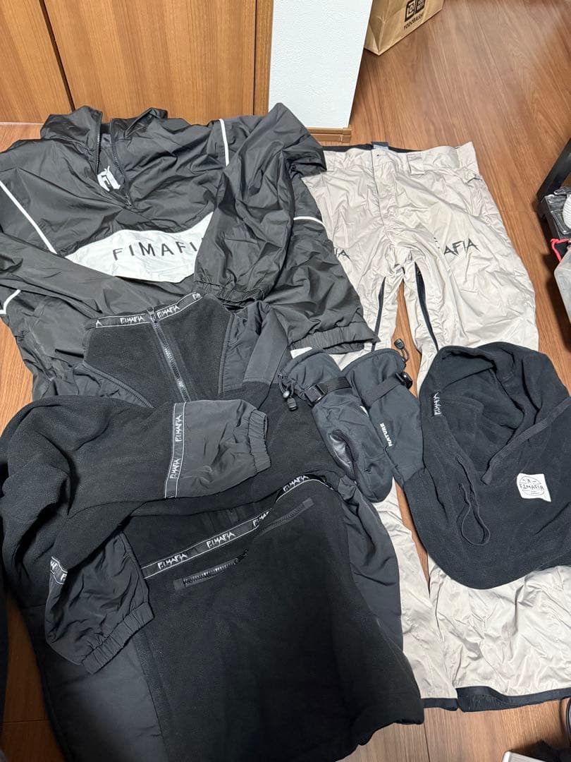 FIMAFIA スノボ　ウェアセットスノーボード　グローブ　ジャケット　パンツ