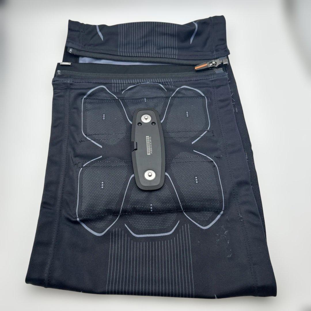 【値下げ⭐︎】SIX PAd ジッパー式ブラックMサイズ＋別売りコントローラ付