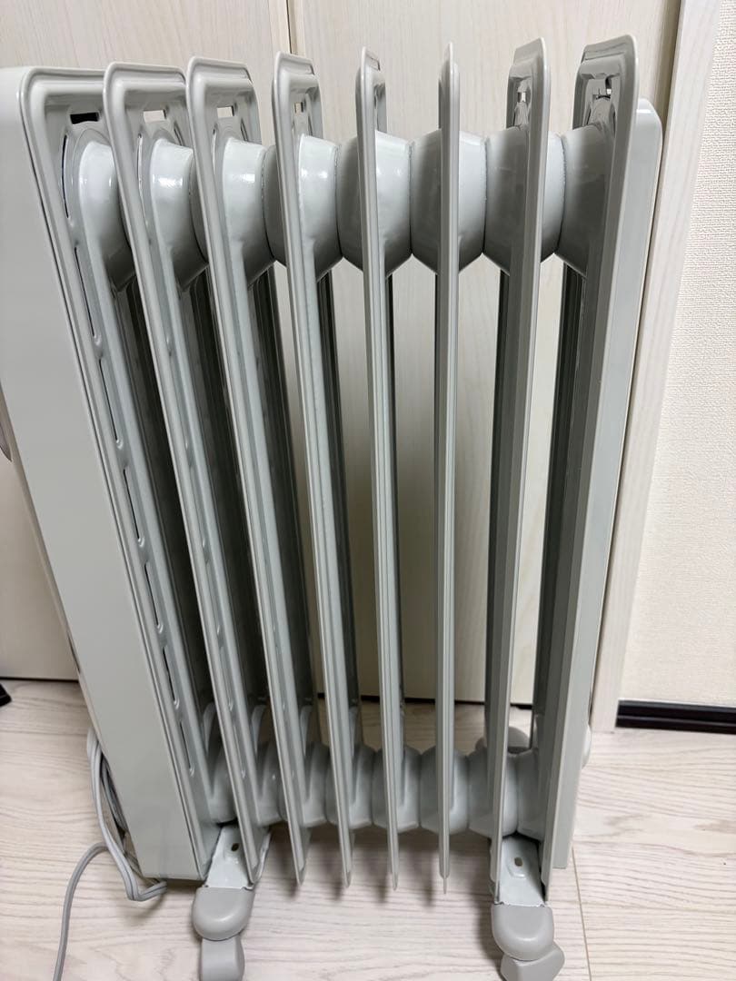 『美品』De'Longhi (デロンギ) オイルヒーターKHD410812-GC