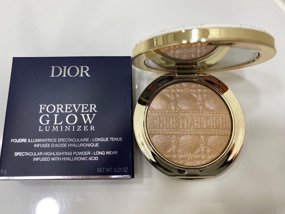 【極美品】ディオールスキンフォーエヴァー グロウルミナイザー001 ホリデー限定