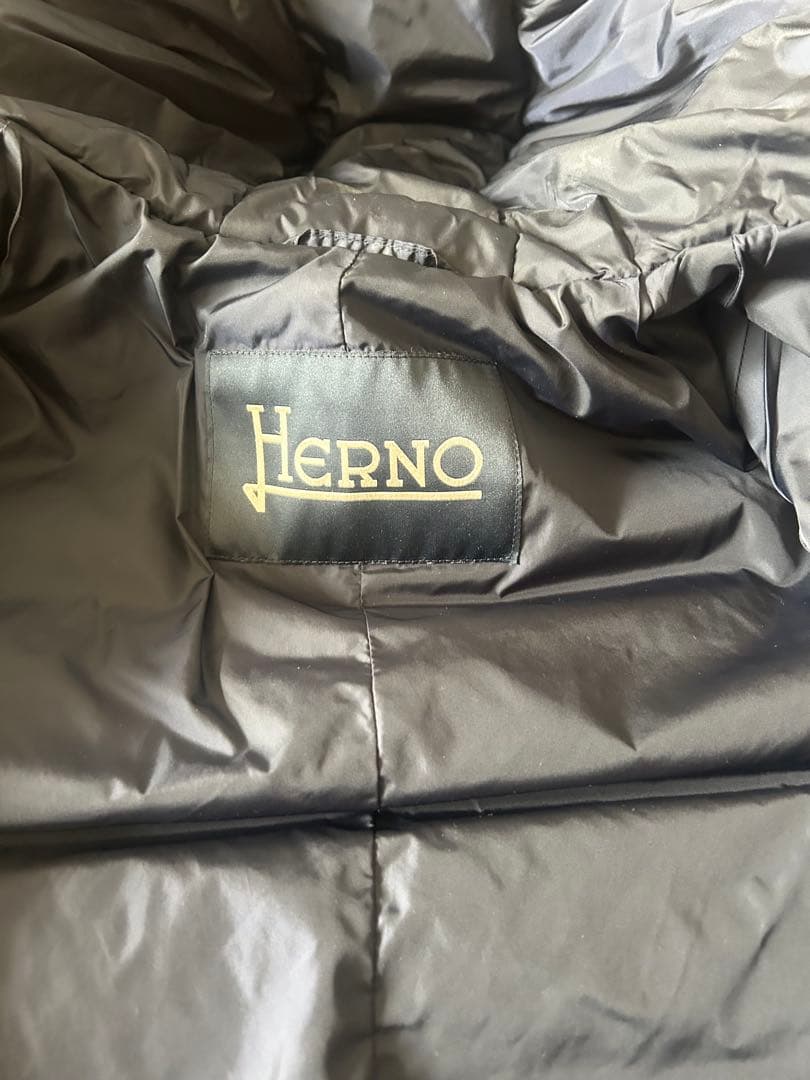 Herno ネイビー ダウンジャケット フード付き