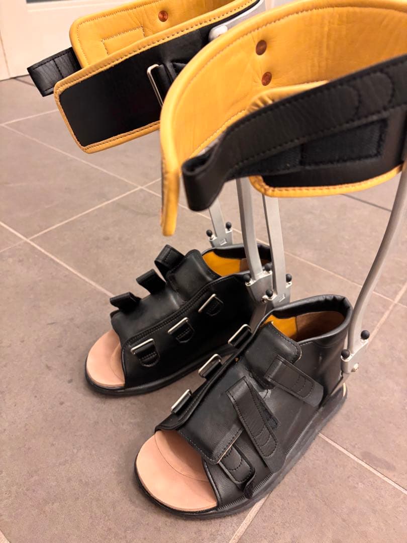 足首固定具付き装具　黒　27cm