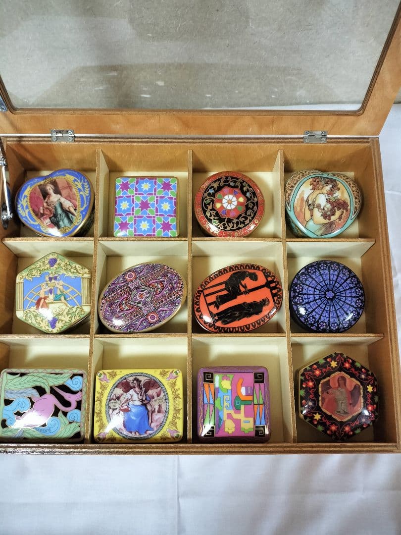 NHK世界の魅惑の名曲　陶器オルゴールセット 12個収納 木製ケース付き