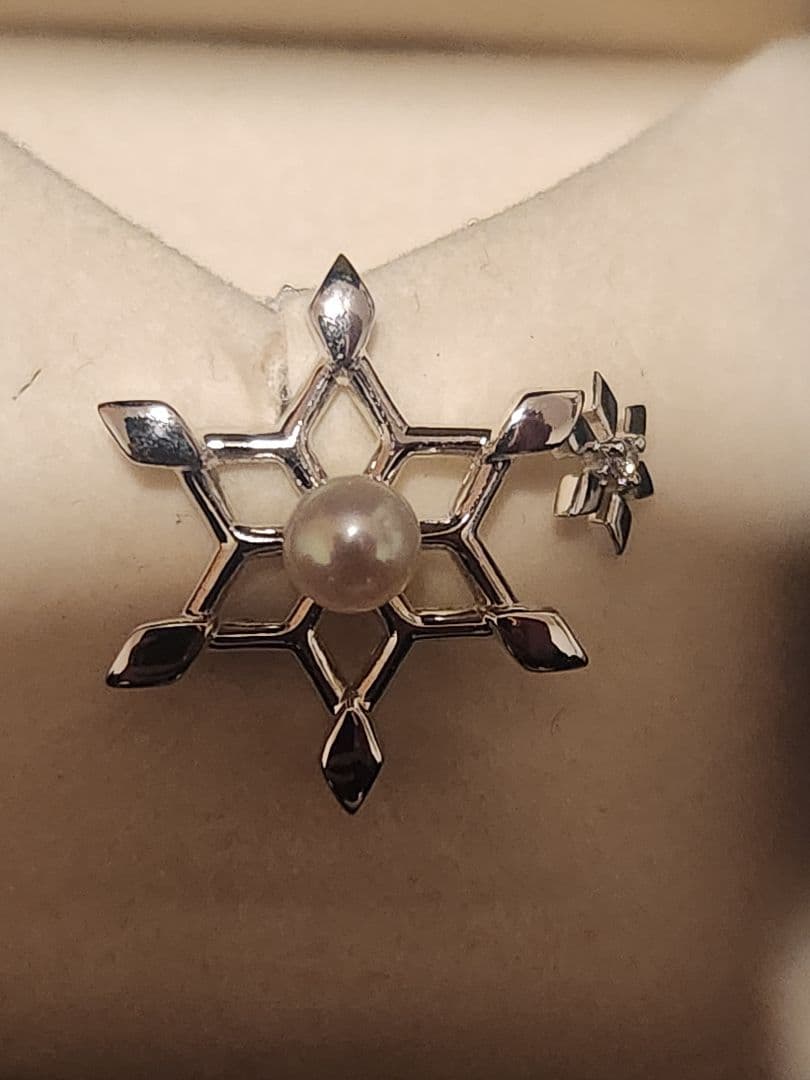 TASAKI　雪の結晶 真珠ブローチ　ダイヤ0.01ct