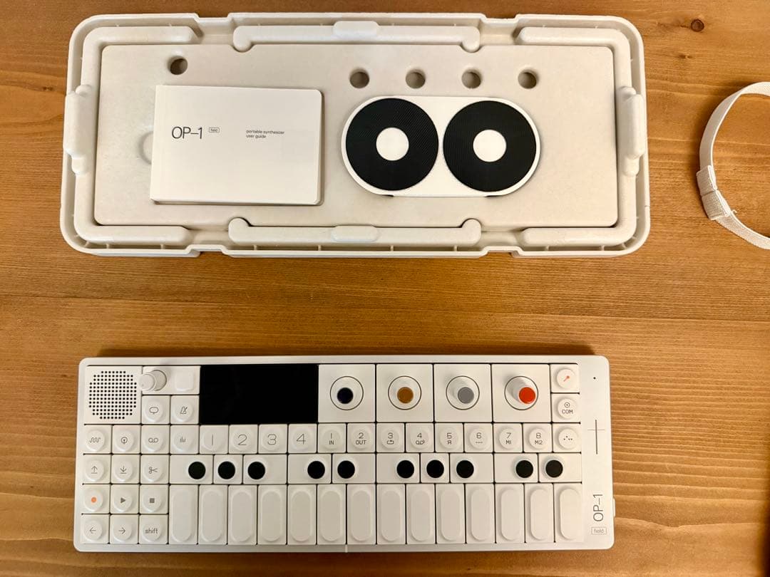 鍵盤楽器 TEENAGE ENGINEERING OP-1 field