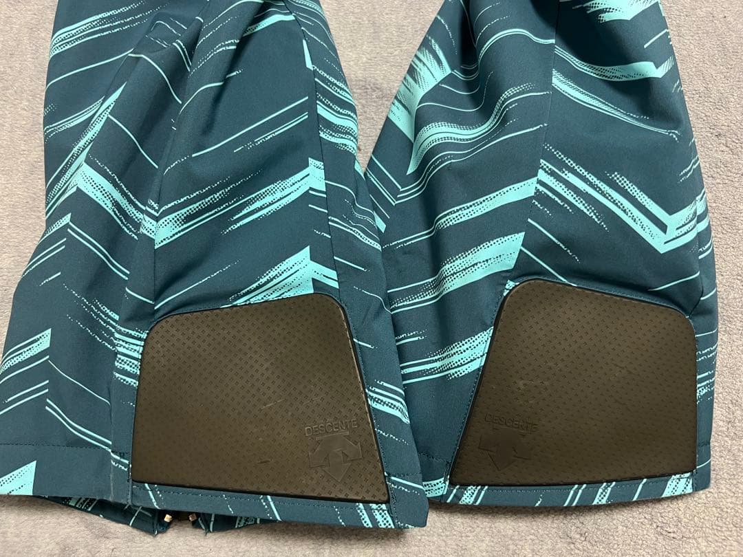 デサント　Mサイズ　スキーウェア上下セット