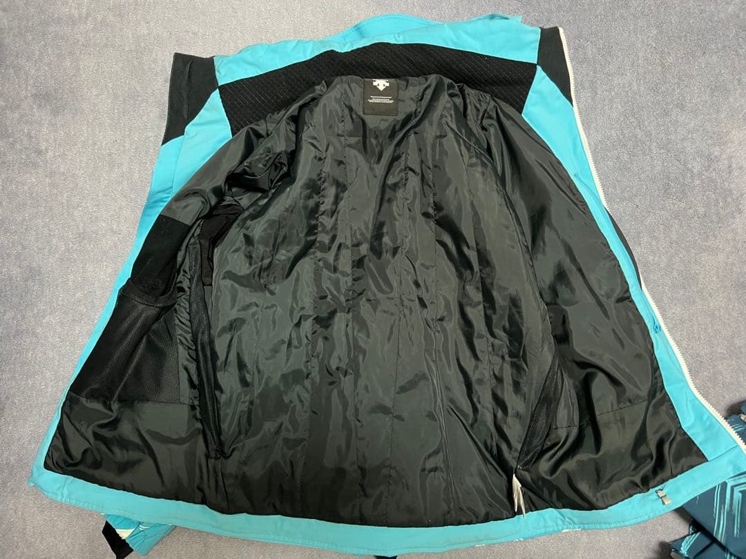 デサント　Mサイズ　スキーウェア上下セット