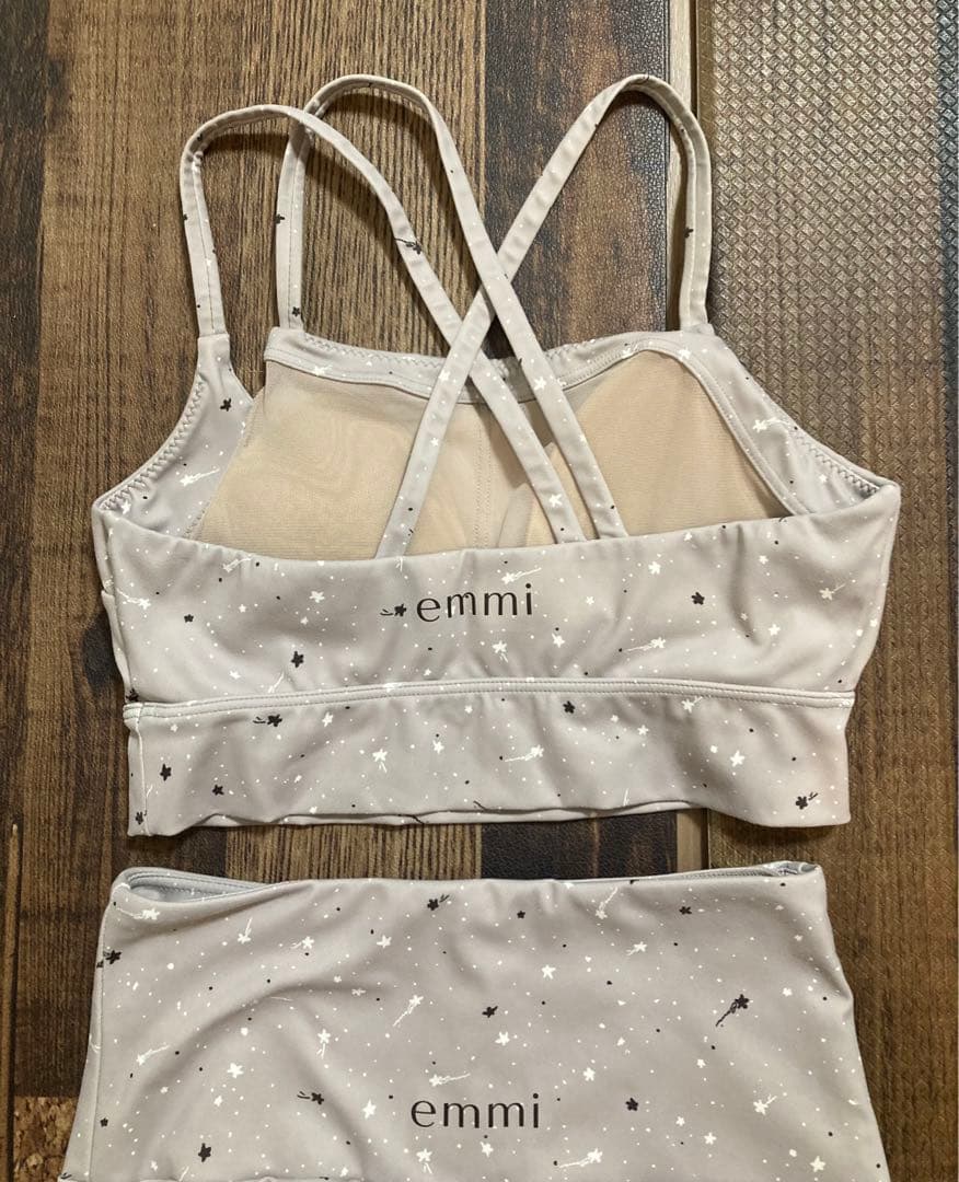 極美　emmi yogaエミヨガ　ヨガウェア　UVカット吸水速乾　オリジナル星柄